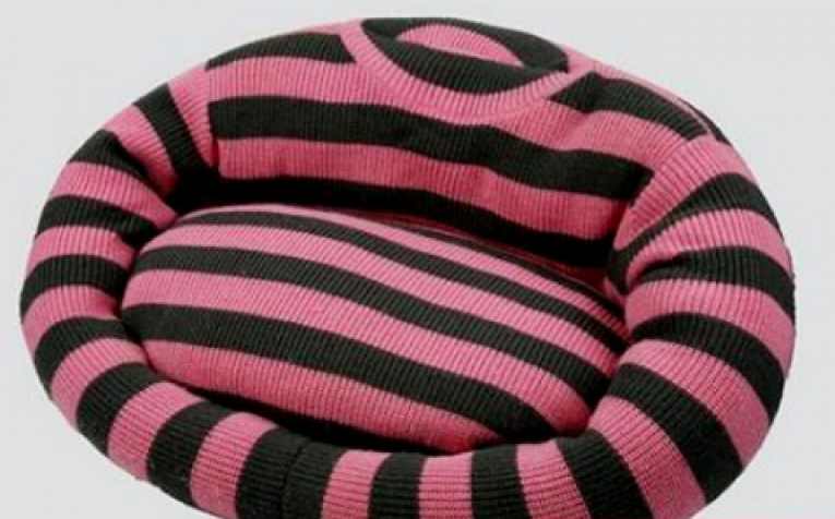 Как сшить лежанку для кота из свитера Как сшить лежанку для кота из свитера