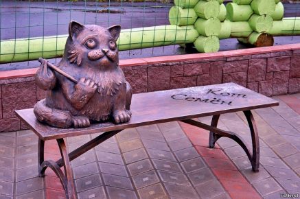 Памятник коту Семёну в Мурманске