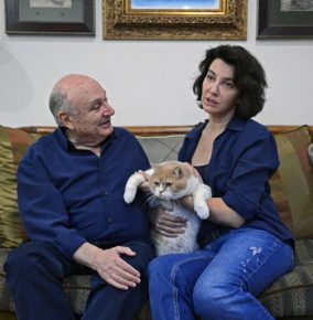 Михаил Жванецкий вместе со своей женой и котом Морисом